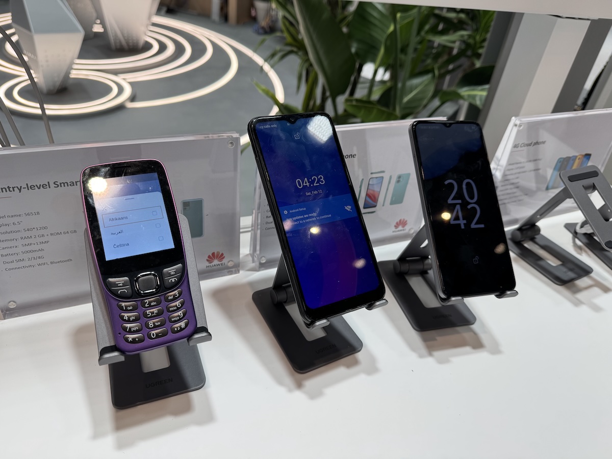 India’s smartphone market slides 7% in Q4 2025 