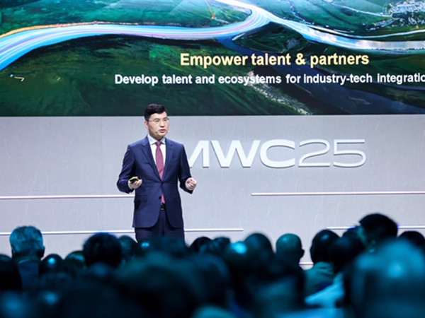 Huawei Unveils Global Showcases Alongside Customers and Launches 10 Industry Solutions with Partners