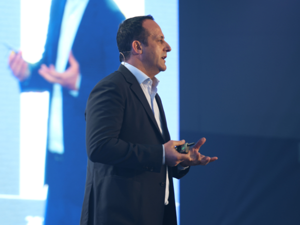 Du to bolster FWA 5G play to challenge rival